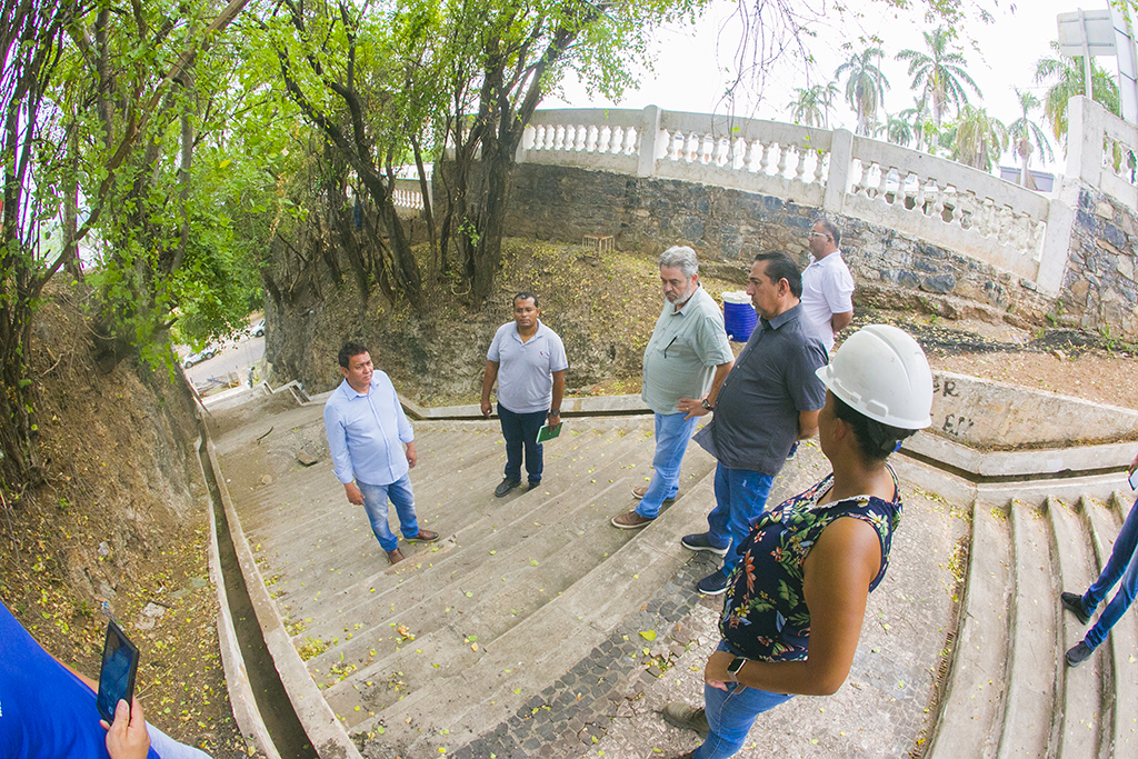 Prefeito Vistoria Obras De Recupera O E Estabiliza O De Encosta Da