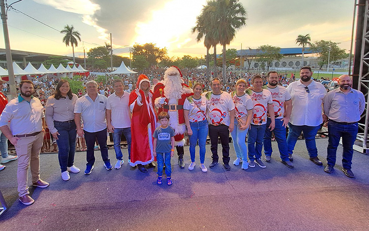 Natal Estrelado Faz A Festa Para Mil Pessoas Na Esplanada E