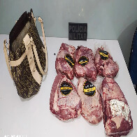 Mulher &eacute; detida em flagrante furtando 6 pe&ccedil;as de carne na Popular Velha