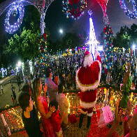 Com muitas luzes, Jardim do Natal traz mundo m&aacute;gico do Papai Noel para Corumb&aacute;