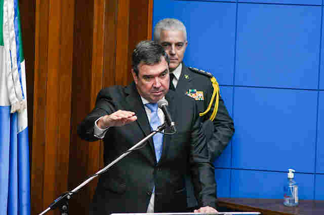 Riedel toma posse na Assembleia e reafirma compromisso com desenvolvimento e cuidado das pessoas