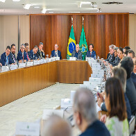 Em reuni&atilde;o com Lula, governadores condenam atos antidemocr&aacute;ticos