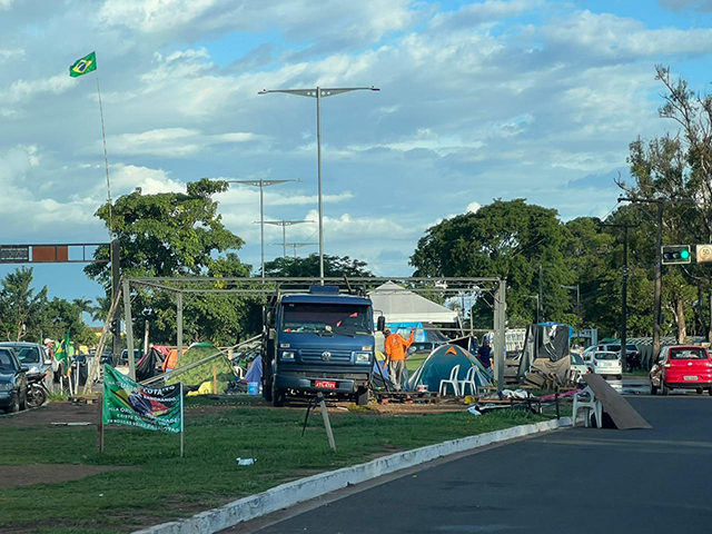 Sejusp cumpre determina&ccedil;&atilde;o do STF com desocupa&ccedil;&atilde;o pac&iacute;fica em frente ao CMO
