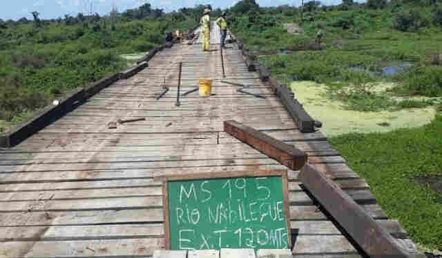 Ponte sobre Rio Nabileque na regi&atilde;o do Pantanal recebe manuten&ccedil;&atilde;o e reforma completa
