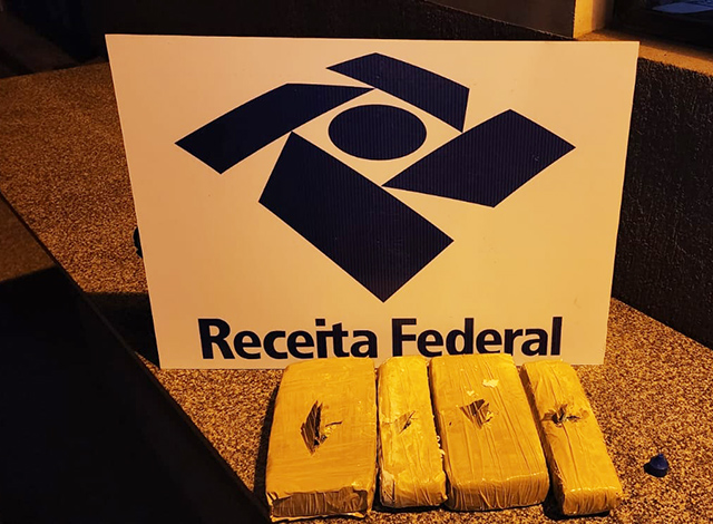 Boliviano é detido no Posto Esdras tentando entrar no País com 3,2 kg de pasta base de Cocaína