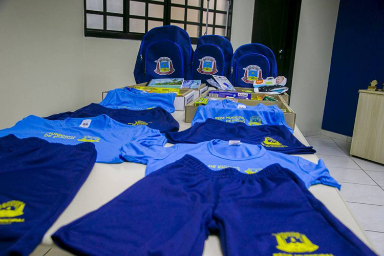 Alunos da REME receberão uniformes, kits-escolares e mochilas; aulas começam dia 9