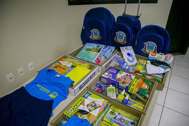 Alunos da REME receberão uniformes, kits-escolares e mochilas; aulas começam dia 9