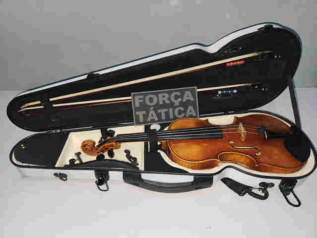 Policia Militar recupera violino roubado no bairro Cristo Redentor