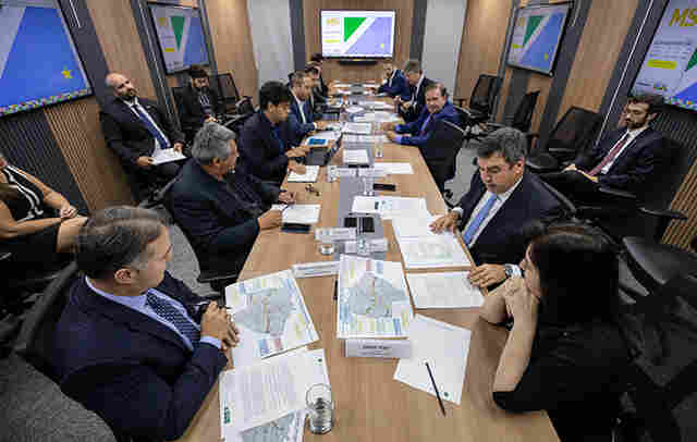 Em reuni&atilde;o com Riedel, ministro garante quase R$ 1 bilh&atilde;o para rodovias e concretiza&ccedil;&atilde;o da Rota Bioce&acirc;nica