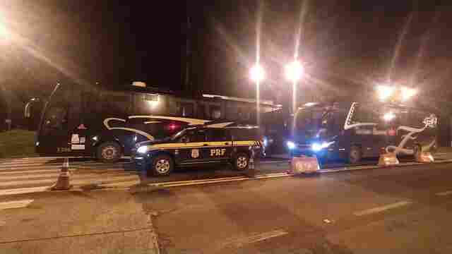 Dois &ocirc;nibus clandestino s&atilde;o apreendidos na BR-419, com 52 passageiros bolivianos 