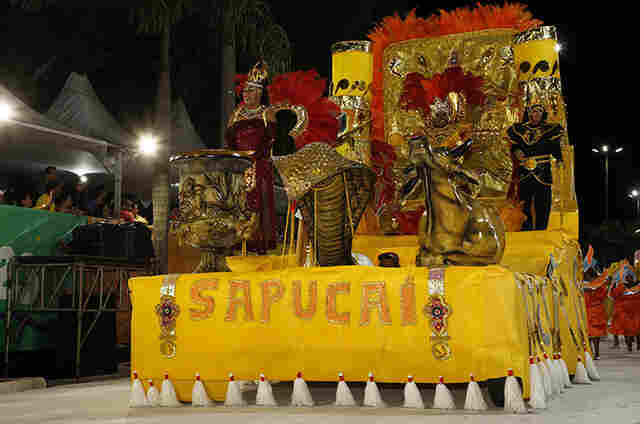 Com hist&oacute;rias e mist&eacute;rios do Egito, Marqu&ecirc;s de Sapuca&iacute; exalta rainha Cle&oacute;patra em desfile