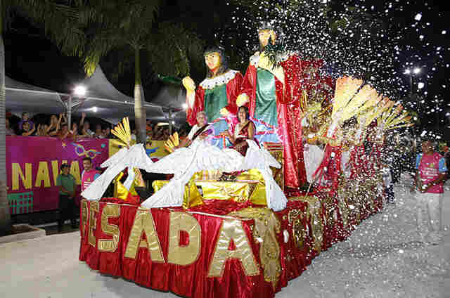 A Pesada cantou a do&ccedil;ura das crian&ccedil;as com homenagem a S&atilde;o Cosme e S&atilde;o Dami&atilde;o