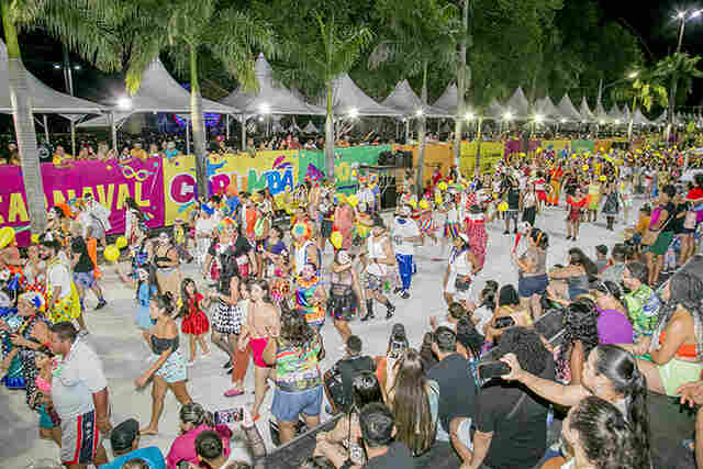 Carnaval de Corumb&aacute; chega ao fim com desfile cultural e show de pagode do Kamisa 10