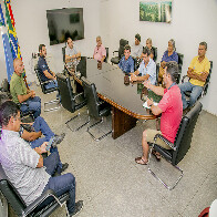 Prefeito discute estrutura dos assentamentos rurais em reuni&atilde;o com produtores familiares