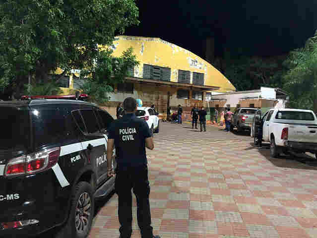 Trabalho em conjunto entre Pol&iacute;cia Civil e Prefeitura de Corumb&aacute; abordaram invasores de pr&eacute;dio