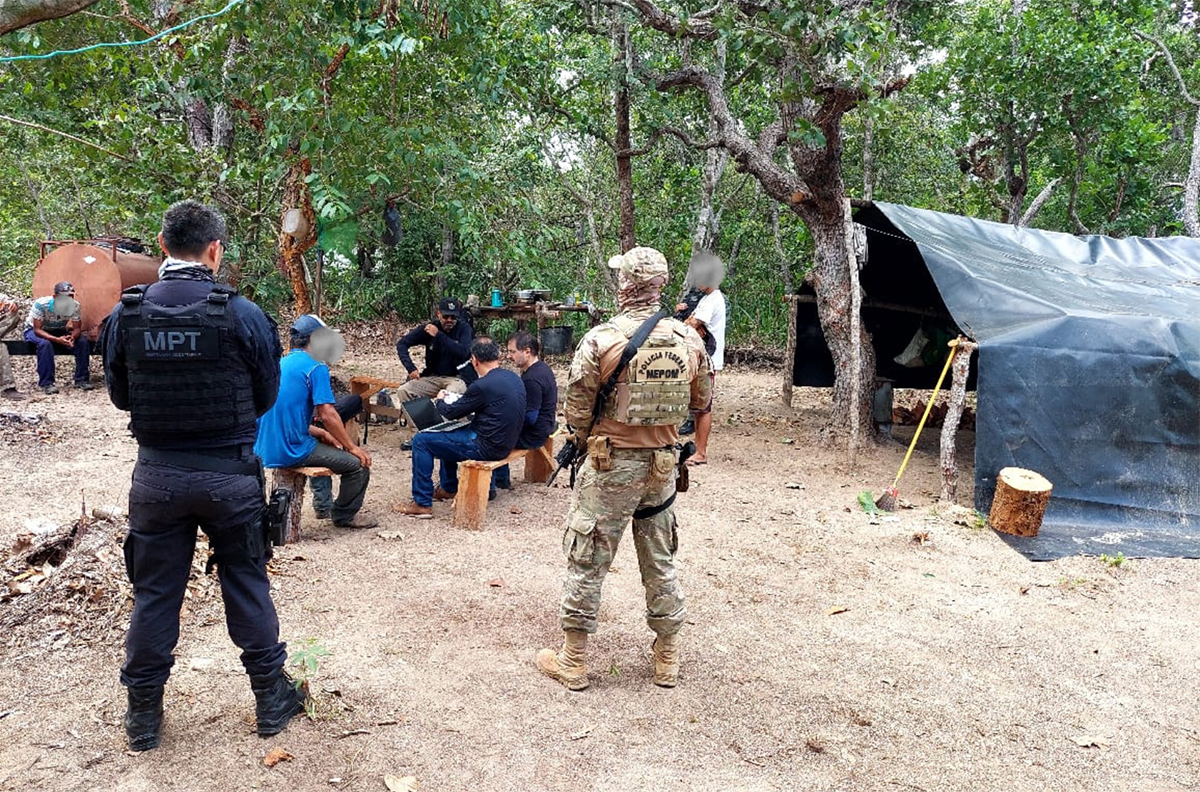 Com helicóptero, trabalhadores são resgatados em condições análogas à escravidão de área alagada do Pantanal Paiaguás