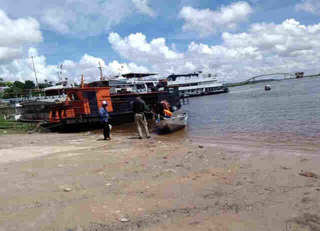 Bombeiros e IHP fazem resgate de pantaneiro de 56 anos na regi&atilde;o do Alto Pantanal