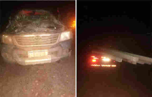 Motorista colide Hilux na traseira de caminh&atilde;o com postes de concreto na MS 228