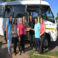 Prefeitura entrega micro-&ocirc;nibus para transporte de pacientes da hemodi&aacute;lise