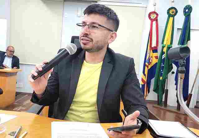 Vereador pede mais seguran&ccedil;a de tr&acirc;nsito na 21, em frente a campo de futebol