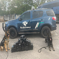 V&Iacute;DEO: Com caminh&atilde;o-scanner e c&atilde;es farejadores da Receita Federal apreendem 70 kg de droga no Posto Esdras