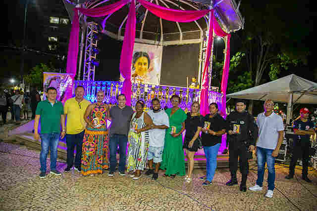 Entrega do Pr&ecirc;mio Hel&ocirc; Urt e show do Grupo Sampri encerram m&ecirc;s da Mulher em Corumb&aacute;
