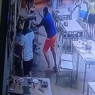 Tiro disparado em restaurante ocorreu ap&oacute;s uma brincadeira com time de futebol 