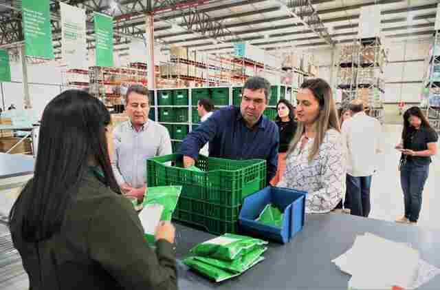 Com foco na modernidade e log&iacute;stica eficiente, governador fiscaliza distribui&ccedil;&atilde;o de medicamentos em MS