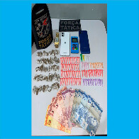 Ap&oacute;s den&uacute;ncia de moradores, PM fecha &ldquo;boca de fumo&rdquo; e prende traficante no Cravo Vermelho