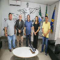 Empres&aacute;rio prepara instala&ccedil;&atilde;o de supermercado e granja em Corumb&aacute;; prefeito conhece detalhes das a&ccedil;&otilde;es