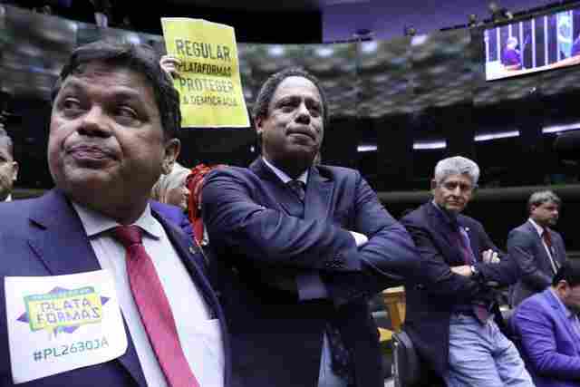 Lira adia vota&ccedil;&atilde;o do Projeto das Fake New