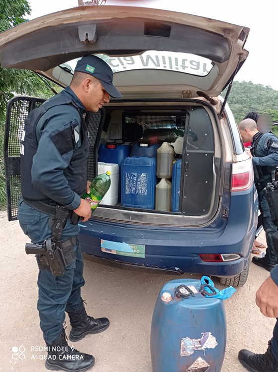 Estudante é autuada por armazenar e comercializar combustível contrabandeado da Bolívia