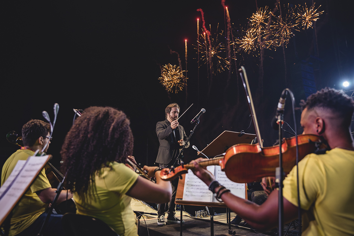 M&uacute;sicos do Moinho Cultural integram Nova Orquestra e fazem turn&ecirc; em homenagem aos 30 anos da banda Backstreet Boys
