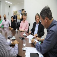 Para atender melhor a popula&ccedil;&atilde;o, governador j&aacute; assinou contrato de gest&atilde;o com sete pastas