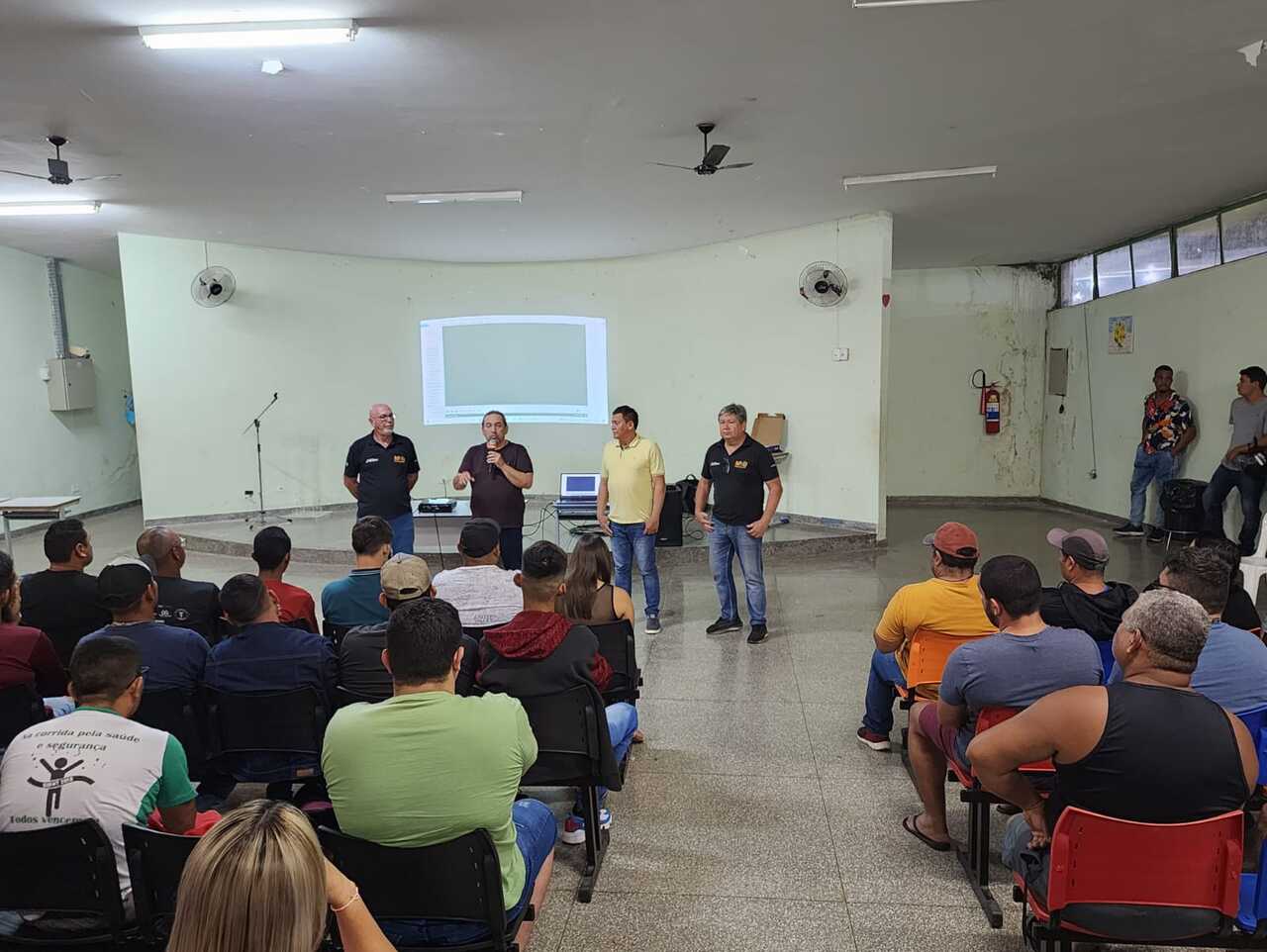 Com apoio da Prefeitura, curso vai formar operadores de máquinas pesadas