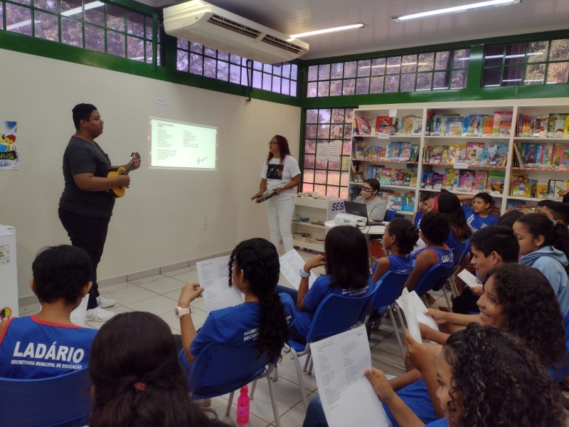 Secretaria de Educação promove aula expositiva sobre a Abolição da Escravatura