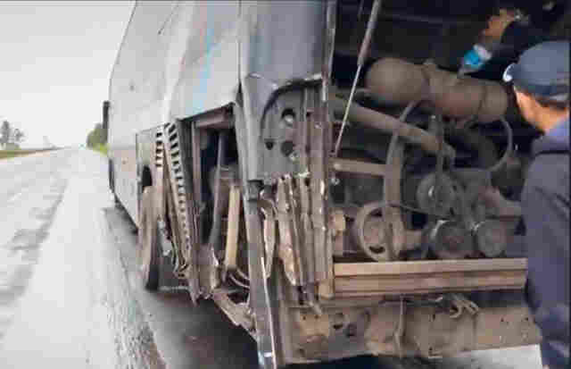 &Ocirc;nibus com destino a Corumb&aacute; se envolve em acidente na BR-267, 46 passageiros estavam no ve&iacute;culo