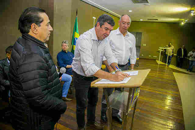 Com uma gest&atilde;o municipalista e inclusiva, Governo levar&aacute; asfalto e restaura&ccedil;&atilde;o para ruas de Corumb&aacute;