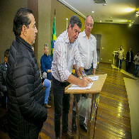 Com uma gest&atilde;o municipalista e inclusiva, Governo levar&aacute; asfalto e restaura&ccedil;&atilde;o para ruas de Corumb&aacute;