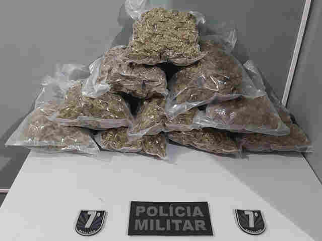 Jovem de 15 anos &eacute; detida na BR 262 com 10 pacotes de maconha que totalizaram 5 kg 