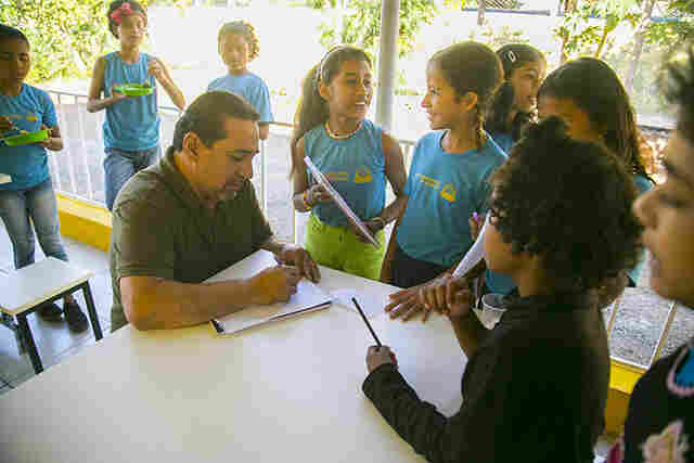 Adquiridos com recursos pr&oacute;prios, Prefeitura entrega equipamentos para unidades da REME