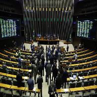 Projeto que pune discrimina&ccedil;&atilde;o de pol&iacute;ticos prev&ecirc; pena de reclus&atilde;o por recusa de servi&ccedil;os em bancos
