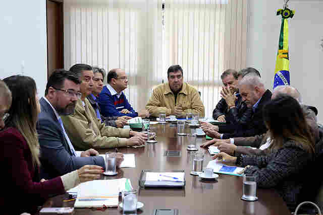 Governador discute com bancada federal medidas para proteger MS de perdas com a reforma tribut&aacute;ria