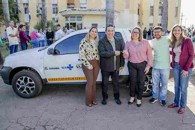 Prefeito Marcelo Iunes entrega mais quatro ve&iacute;culos que v&atilde;o refor&ccedil;ar atendimento da Sa&uacute;de P&uacute;blica