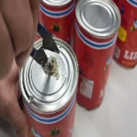 V&Iacute;DEO: Boliviano &eacute; detido tentando ingressar no Brasil com drogas em latas de sardinha