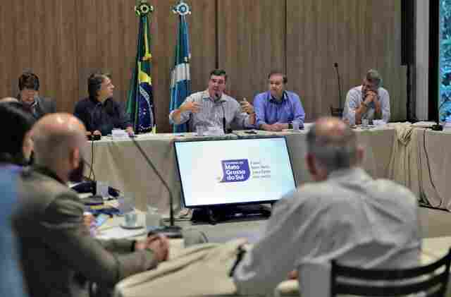 Em reuni&atilde;o com secretariado, Riedel refor&ccedil;a diretrizes do governo e foco no atendimento &agrave; popula&ccedil;&atilde;o