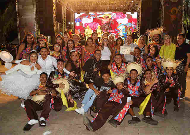 Concurso de quadrilhas atrai popula&ccedil;&atilde;o para o Arraial do Banho de S&atilde;o Jo&atilde;o
