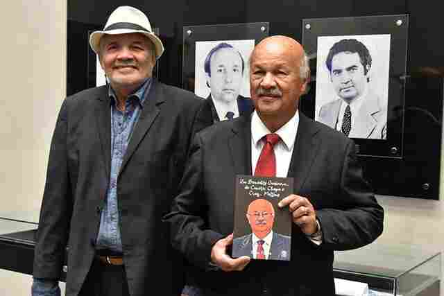 Biografia de Walter Carneiro foi lan&ccedil;ada nesta ter&ccedil;a em evento na Alems