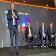 Em reuni&atilde;o com governadores, Eduardo Riedel defende que reforma seja para o Pa&iacute;s