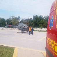 Helic&oacute;ptero da Marinha resgata idosa deficiente visual com crise de hipertens&atilde;o na aldeia Uberaba